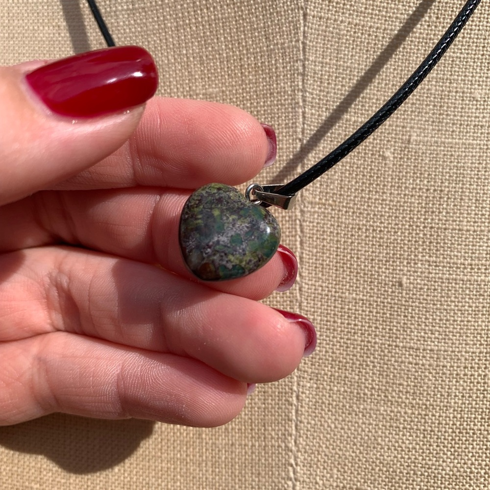 Handmade Genuine Stone Heart Amulet Necklace - Picture 12 of 15